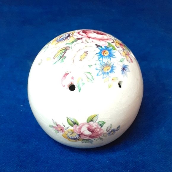 Vintage Porcelain Floral Design Potpourri Balls x 2 - Picture 3 of 5